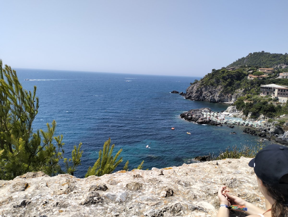 manugeo2's tweet photo. L'estate non è una stagione, è uno stato d'animo.
cit. J.C. https://t.co/FeuBXcd6jO