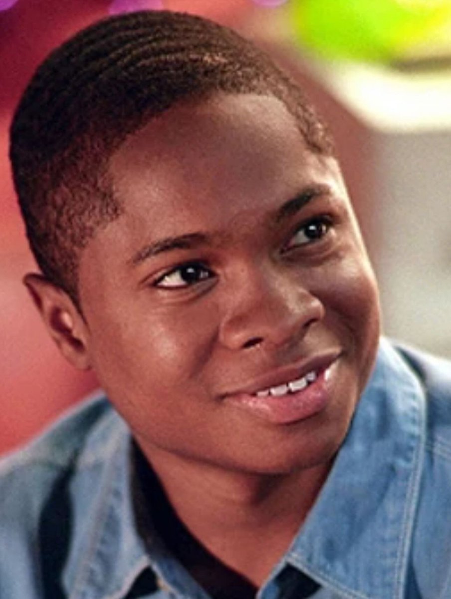AaronCspogson's tweet photo. Shoutout to my boy @kingsamjonesiii  aka Pete from smallville I used to watch this show every Thursday at 8 glad to see he enjoyed the show and many projects coming #smallville #cw https://t.co/ksnMpcr361