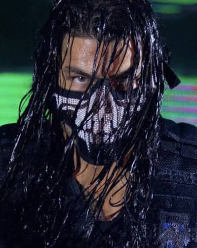 thatsamoanqueen's tweet photo. If this really is their last match... watch Roman switch gear for the first time in history to traumatize him back https://t.co/sAEWwvyoVJ