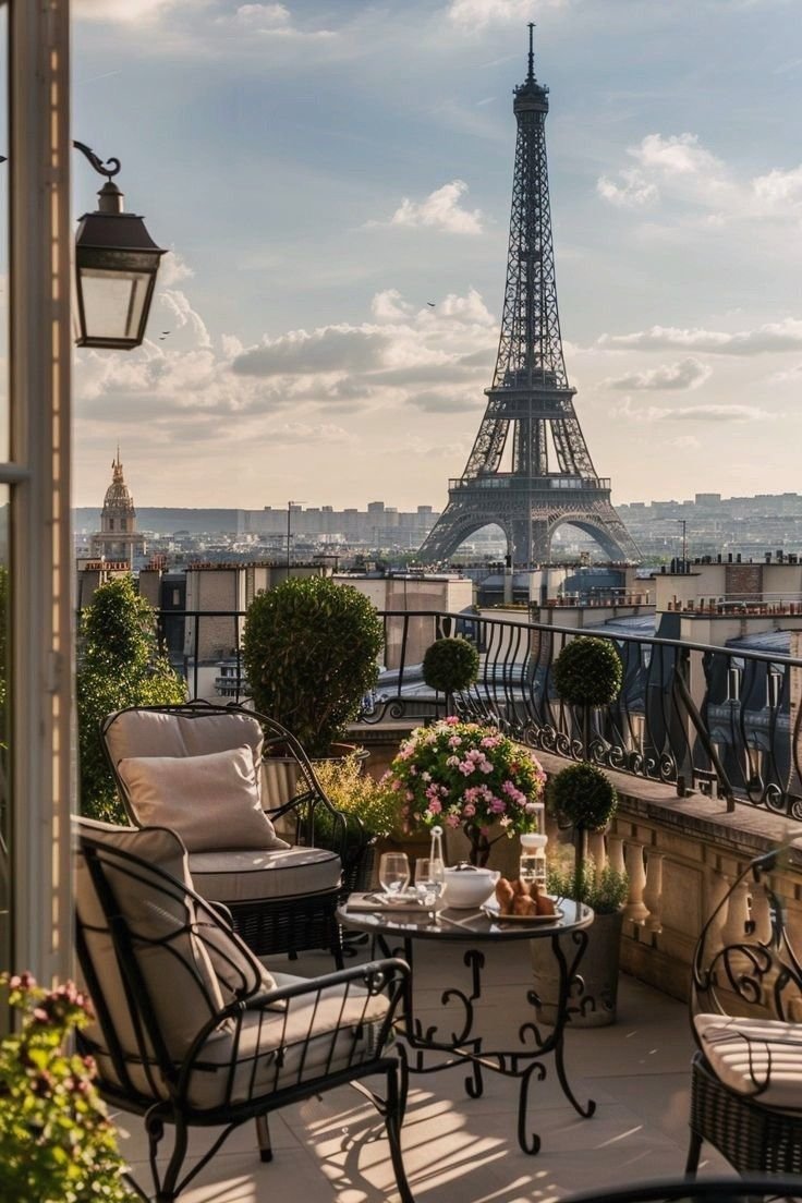 ____flowers__'s tweet photo. Paris, France https://t.co/Q9K2VuqVIg