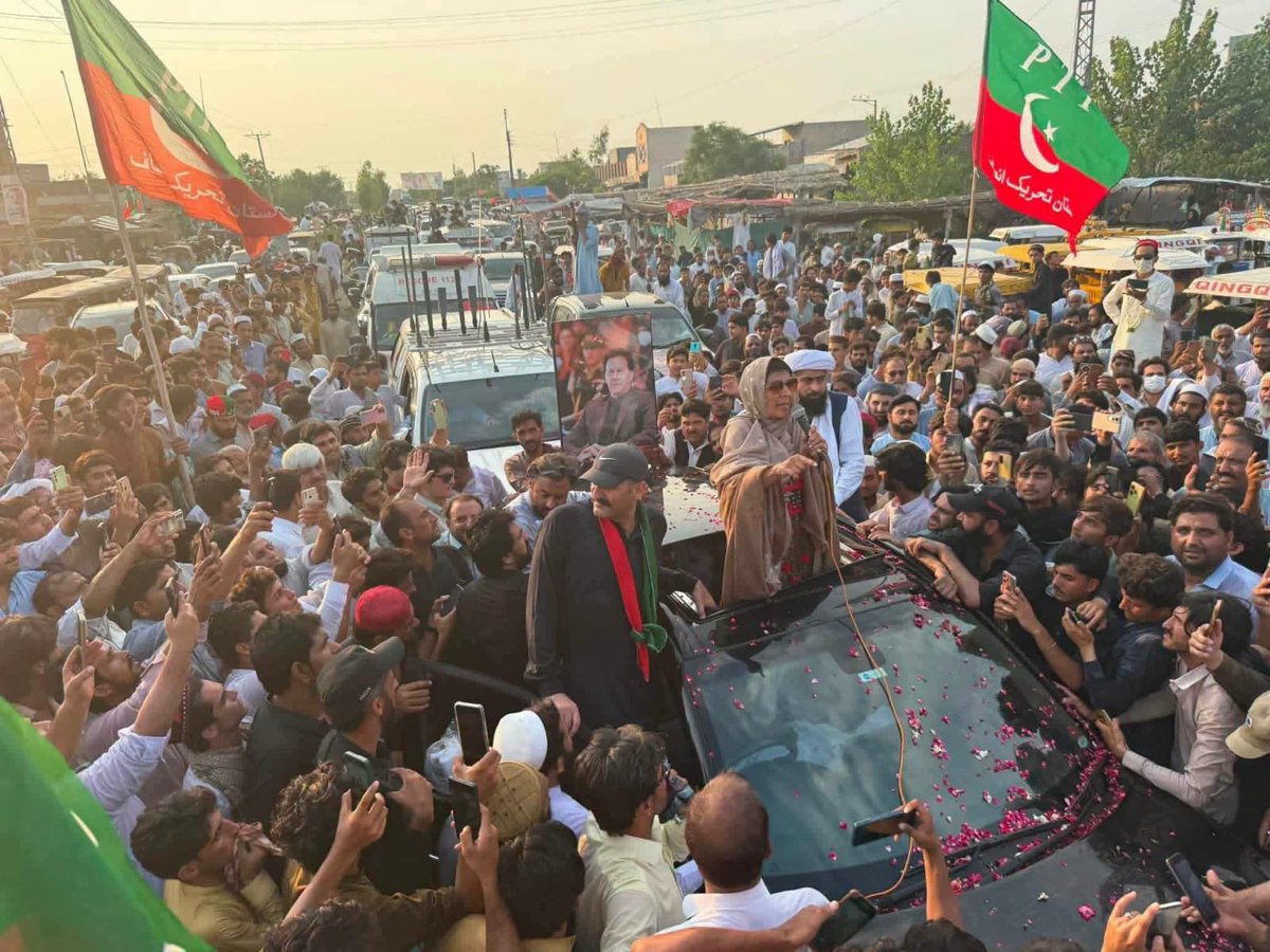 PTIofficial's tweet photo. شکریہ بنوں کے غیور عوام!

عمران خان زندہ باد!

#ناحق_قید_کے_3سال https://t.co/zO6dHoCFuW
