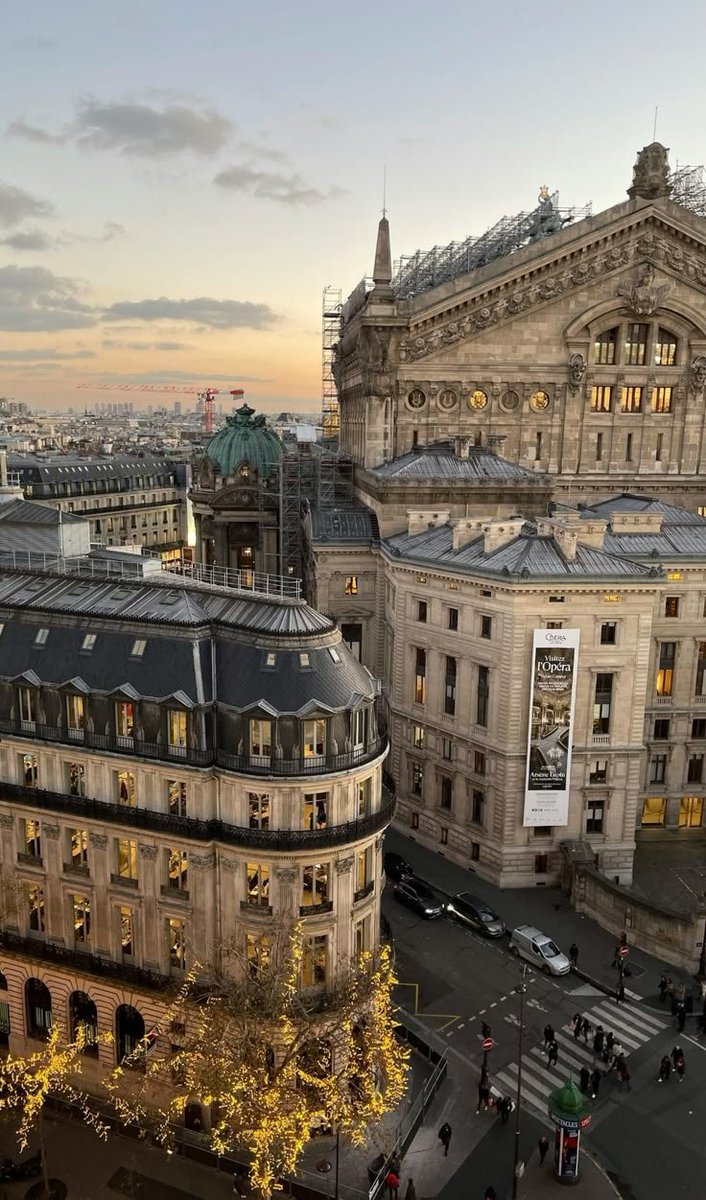 ____flowers__'s tweet photo. Paris, France https://t.co/Q9K2VuqVIg