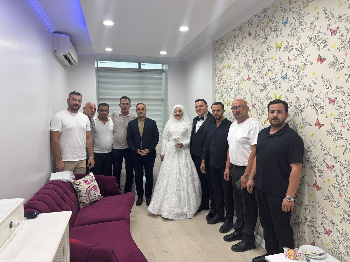 AkPartiErenler's tweet photo. Büşra ve Yakuphan çiftinin düğün cemiyetine katılarak mutluluklarına ortak olduk.

Güzel ve Çabukçu ailelerine hayırlı olsun dileklerimizi iletiyor,çiftimize bir ömür boyu mutluluklar diliyoruz. https://t.co/f0zznr5Iyb