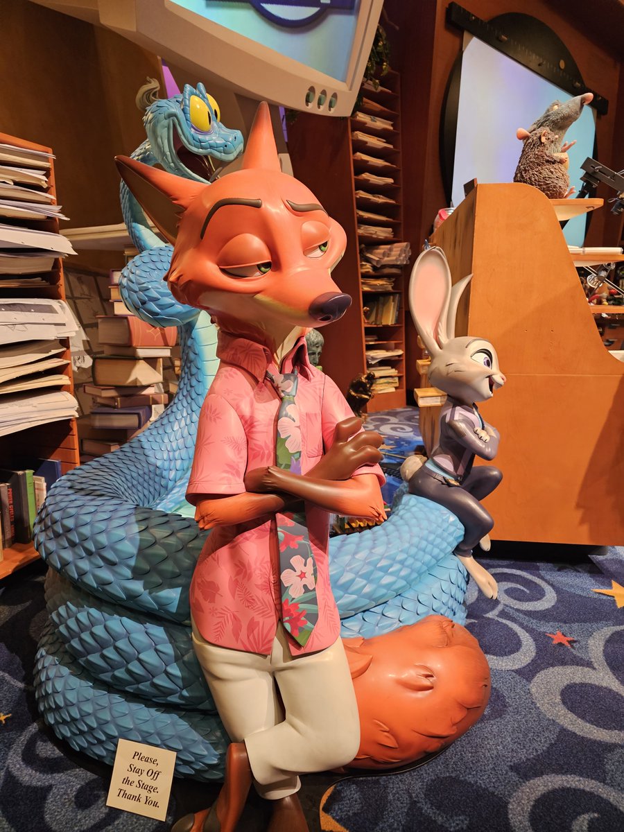kaijuking's tweet photo. #Disneyland #ディズニーランド #Zootopia #ズートピア https://t.co/SXH0ALqnSl