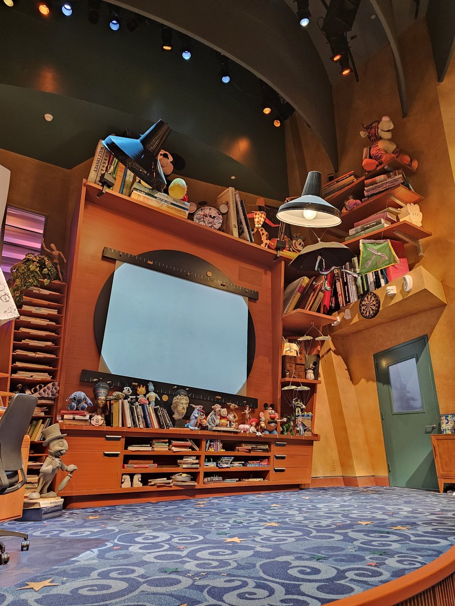 kaijuking's tweet photo. #Disneyland #ディズニーランド #Zootopia #ズートピア https://t.co/SXH0ALqnSl