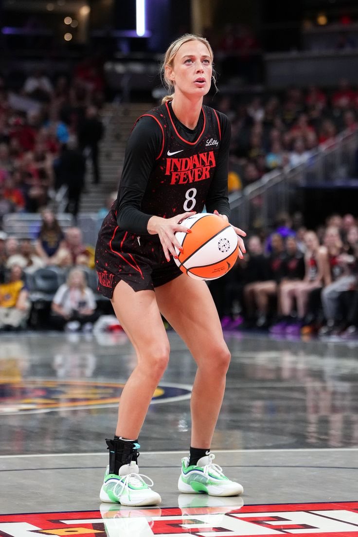 Sophiecunnin7's tweet photo. Hoop in 🥶🥰#SophieCunningham #IndianaFever #FeverNation #WNBA #WNBATwitter #WomensBasketball #Hoops #GameDay https://t.co/t0iEdfNPPk