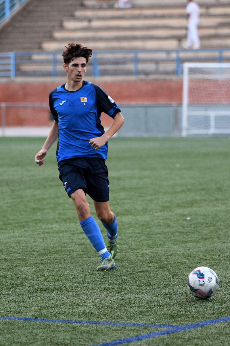 CFAEspluguenc's tweet photo. 𝗟’𝗢𝗥𝗚𝗨𝗟𝗟 𝗗’#𝗘𝗦𝗣𝗟𝗨𝗚𝗨𝗘𝗦 🫵🏻💙

De la pedrera al primer equip 👋🏻

#SomEspluguenc | #Futbolcat | #2cat4 https://t.co/98AAC9WHFt
