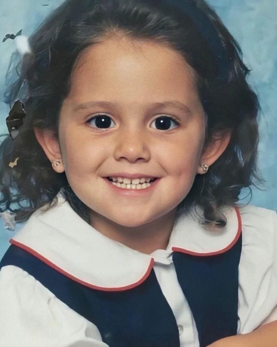 rosesnrem's tweet photo. please remember this is the same person you’re BULLYING. it’s her first time at life too! be kinder. https://t.co/b7wp5VnZo2