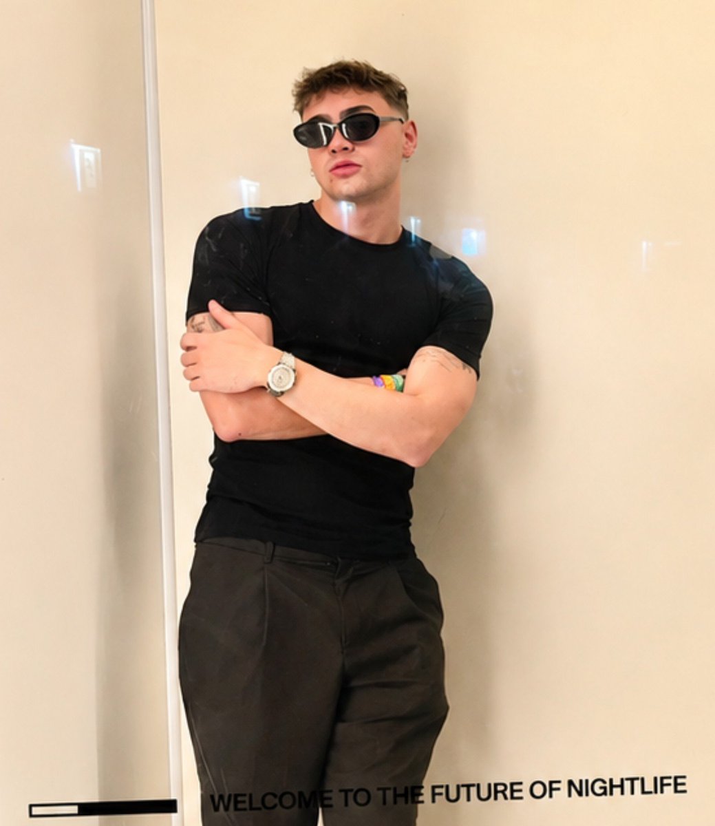 mendessyx's tweet photo. He looks so good here, love him in black 😮‍💨🔥 https://t.co/swifiGYDMY