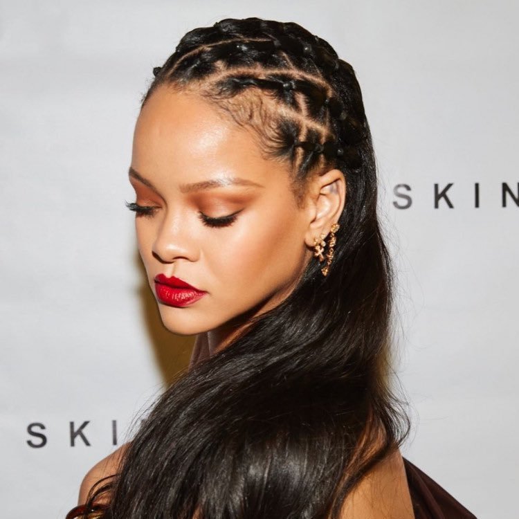 ririoncharts's tweet photo. Rihanna’s monthly streams on Spotify in 2026 so far:

January — 890M
February — 842M
March —  930M
April — 923M
May — 931M 
June — 854M
July — 902M

Total — 6.272 billion streams. https://t.co/eZPPKw6sI9