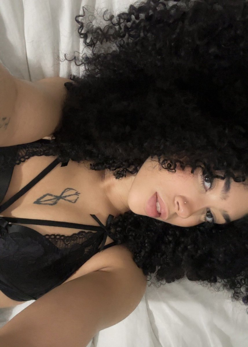 frizzyimposter's tweet photo. Should I dye my hair black again? https://t.co/OtAIFmorjC