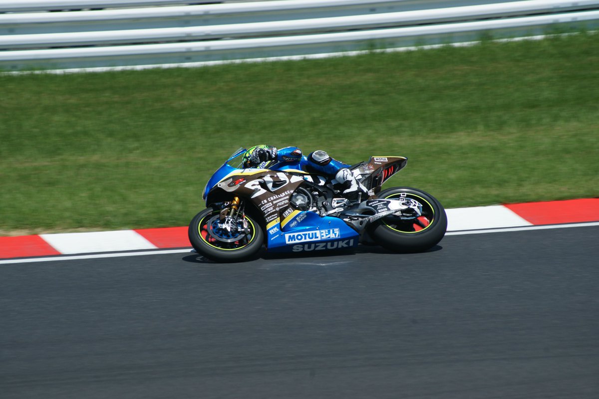 jmjrfS's tweet photo. 供養
#鈴鹿8耐
[0]Team SUZUKI CN CHALLENGE
水野涼 https://t.co/HPgcOB3fiO
