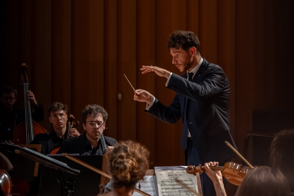 Fest_Torroella's tweet photo. 🎻 Ahir el Festival va homenatjar Pau Casals en el 150è aniversari del seu naixement amb @Pablo_Ferrandez, l’@OSValles i @andressalado 

#FestivalTorroella2026 #46aEdició https://t.co/CTxoDQzyia
