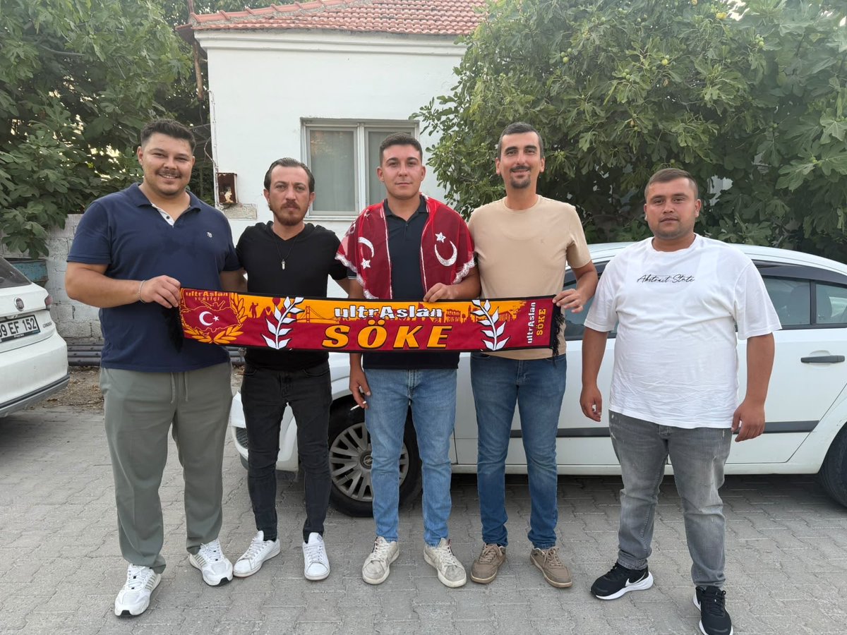 ultrAslansoke's tweet photo. Yönetim ekibimizin sevilen
isimlerinden Çetin Durgaç'ın
kardeşinin asker eğlencesine katılım sağladık.Vatani görevini yerine getirmek üzere asker ocağına uğurlanan kardeşimize hayırlı teskereler dileriz.
Sağ salim gidip gelmesi dileğiyle...
#uASöke #uASöke https://t.co/YgKLDnjMws