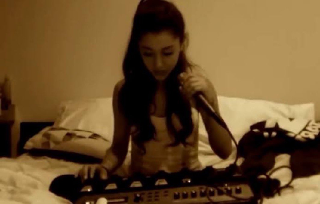 headtaybrina's tweet photo. 🚨 SWIFTIES, CARPENTERS, ARIANATORS!!!! 
PLEASE KEEP STREAMING PETAL LET’S SHOW ARI SOME LOVE 🙏🙏🙏 https://t.co/RCHgtzsPul