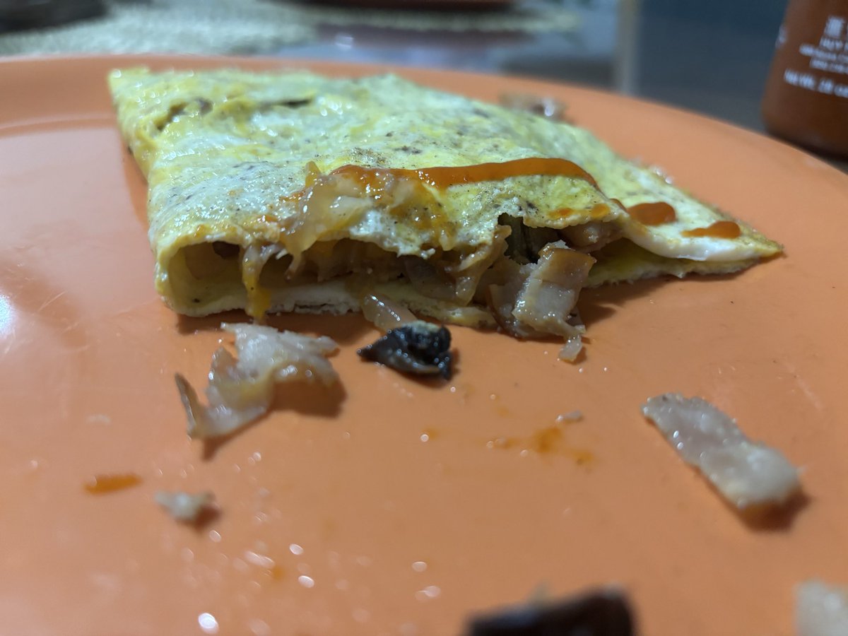 vriveraarciga's tweet photo. Round of applause plz for how thin the egg came out 🤩 I used a wider pan #iloveomelettes https://t.co/yNyYyMWs1e