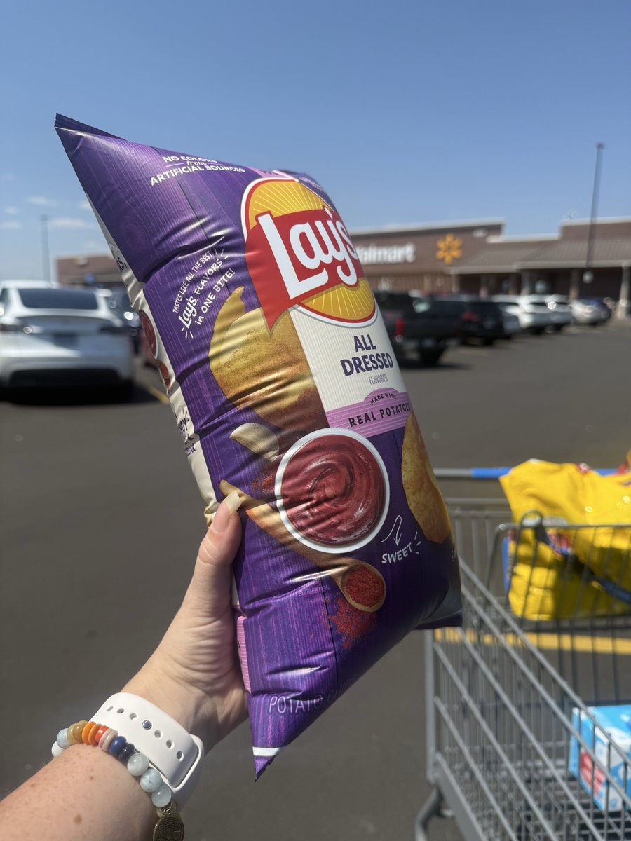 swrightCO's tweet photo. grocery shopping in colorado is hilarious because every chip bag looks like it’s about to explode https://t.co/UYOSF747pf