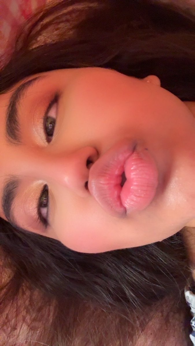 bvnniworld's tweet photo. kissing sounds https://t.co/aok69at4kO