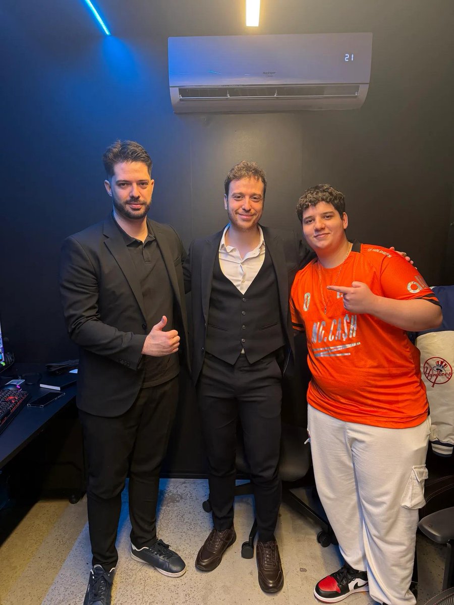 LoLEnatron's tweet photo. Jogo um pouco bagunçado, mas garantimos a vitória.

Nosso macro foi muito bom durante toda a partida, mas cometemos alguns erros que não condizem com o nosso nível. Ainda temos bastante coisa para ajustar, mas também muitos pontos positivos para levar adiante.

Orgulho desse cara pelas jogadas que fez de magos. Agora é foco na Superweek. #goLos