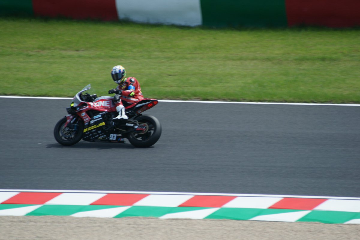 jmjrfS's tweet photo. 供養
#鈴鹿8耐
振り返り
[12]Yoshimura SERT Motul
[23]KRP SANYO KOBYO &amp; RS-ITOH
[93]TONE Team4413 BMW https://t.co/GPoWzxl912