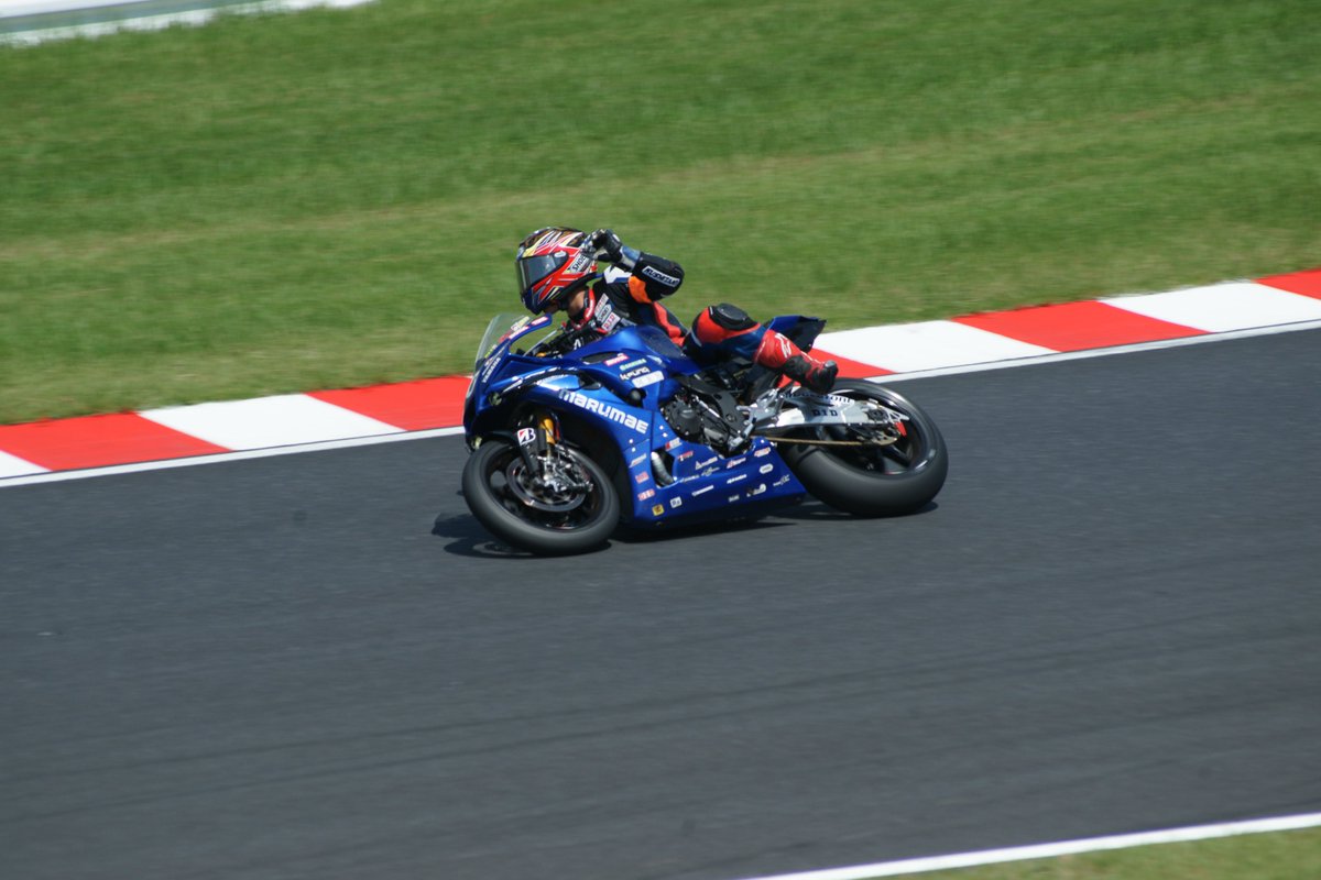 jmjrfS's tweet photo. 供養
#鈴鹿8耐
ファンサービス
[50]MARUMAE Team KODAMA
[51]Honda Hamamatsu ESCARGOT RT with DREAMO
[25]Team Etoile
[29]DOGHOUSE&amp;TRIPOINT FUCHS Silkolene https://t.co/w0lCHd1vYP