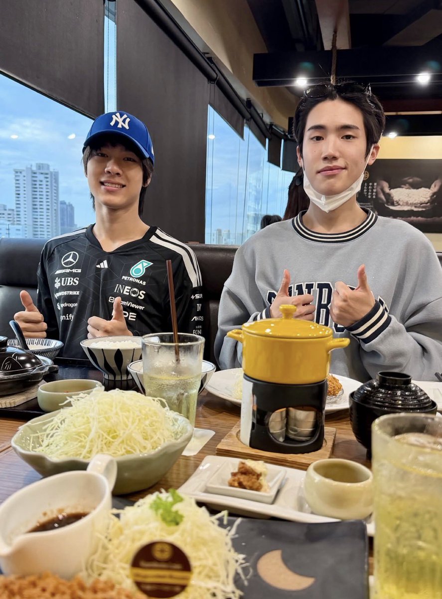 77isrealbaby's tweet photo. 9214 โคตรตึงครับพี ธนัชเหมือนธัชชัยมาก555252525525 https://t.co/beBJ9g6zSK
