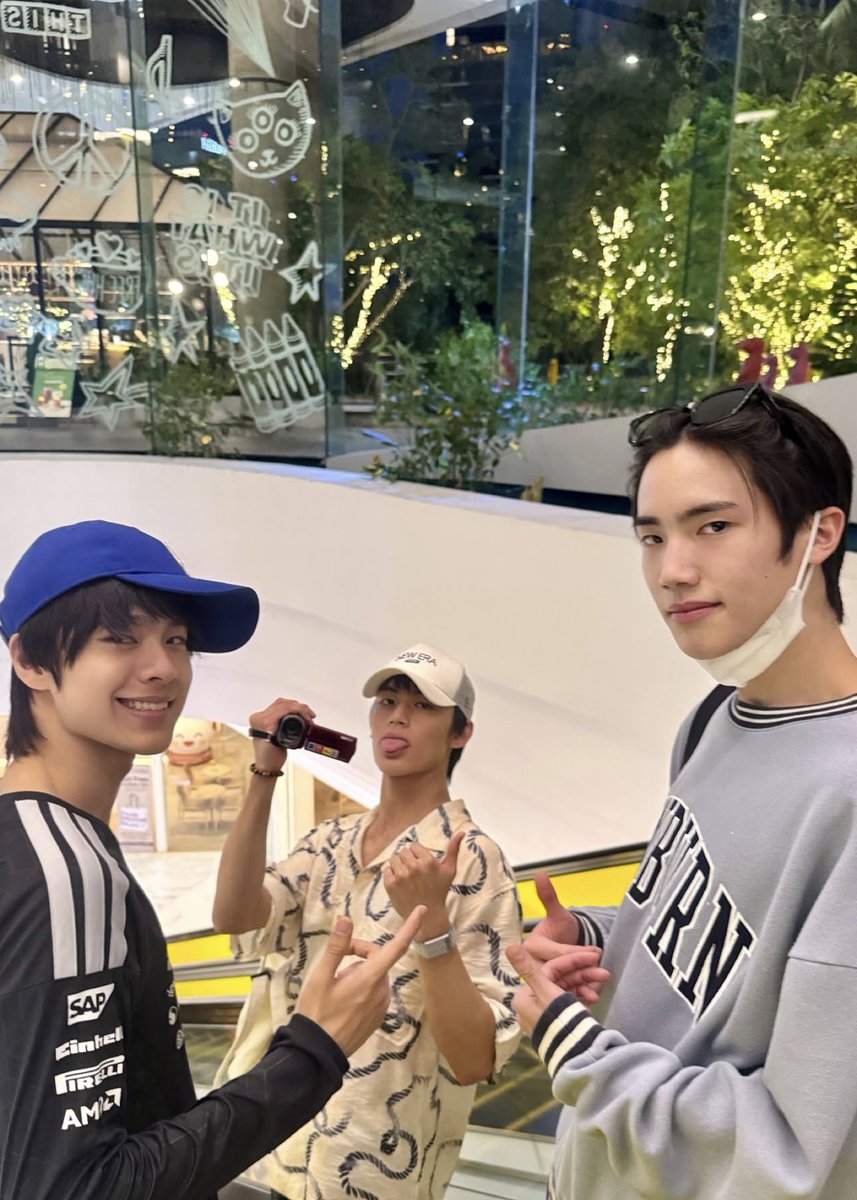 77isrealbaby's tweet photo. 9214 โคตรตึงครับพี ธนัชเหมือนธัชชัยมาก555252525525 https://t.co/beBJ9g6zSK