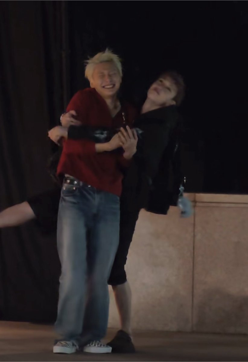 lixiesflower's tweet photo. chan is literally a fucking koala oh no😭 https://t.co/4c1XUgSbzI