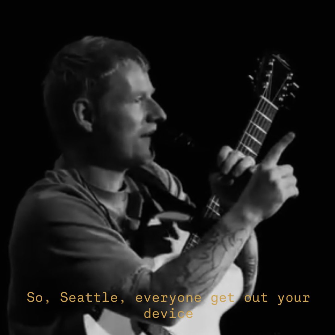 looptourUA's tweet photo. Ed talking the crowd into getting their flash out for Camera, a story in 4 parts ! #LoopTourSeattle https://t.co/OA4nTco1vq