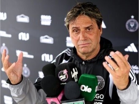 FemzyDr0's tweet photo. Guillermo Hoyos, The interim coach of Inter Miami has spoken about Casemiro first ever career own goal.

Reporter:🎙️We just saw Casemiro score an own goal in his second game for the club. What do you think could have been the reason for that?

🗣️ “An own goal is nothing new in football it's part of the game. Casemiro has just joined the squad and is still adapting to our system. He missed a few calculations and chances, but I believe with time he will find his rhythm and fully integrate with the team. I understand this is actually the first time in his career that he has scored an own goal, so we have to keep that in perspective. Mistakes happen to everyone no player is above them. Even the greatest have scored own goals before. So we're not going to hold this against Casemiro. He remains a top-class player, and we fully support him."