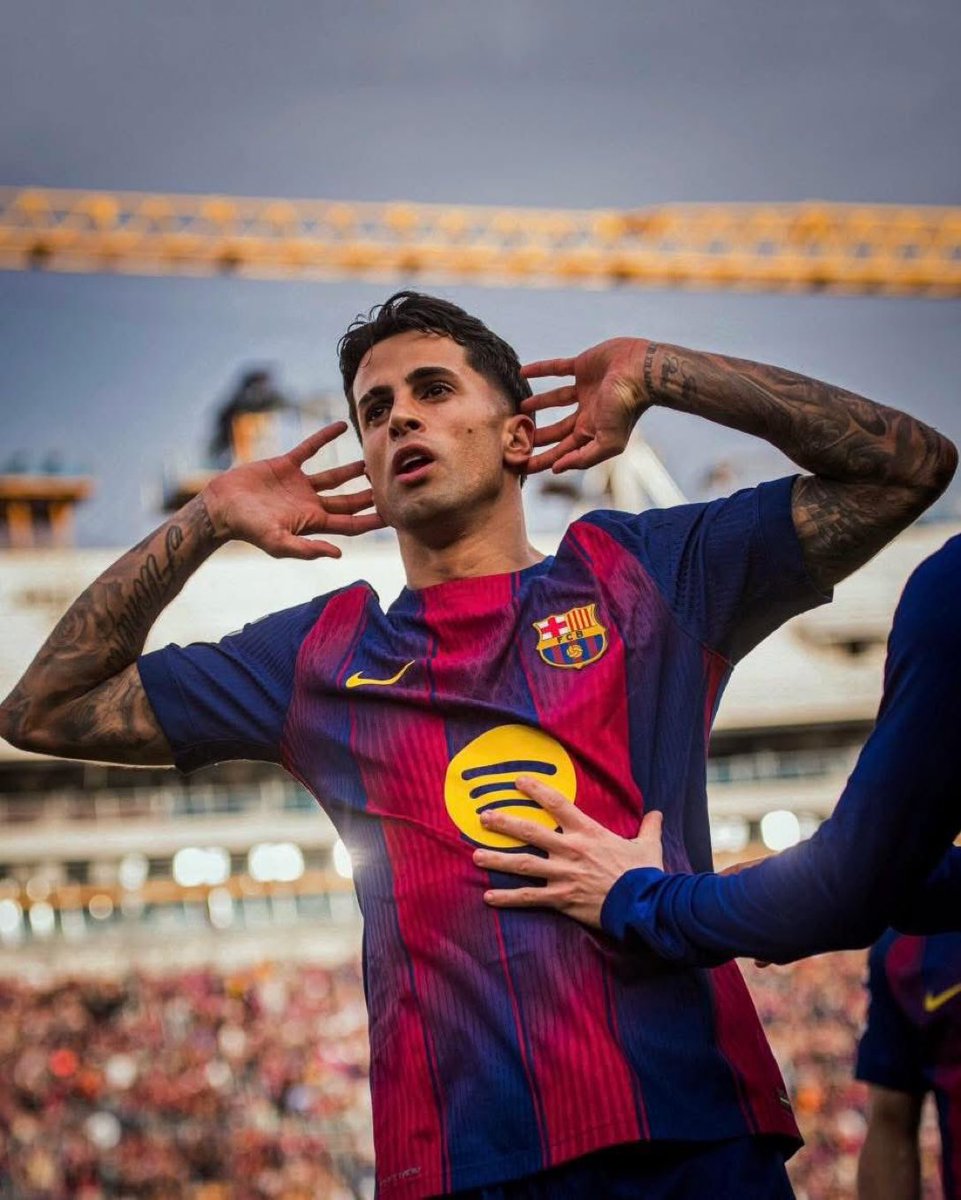 Somhiseremfcb's tweet photo. ⏳🔜 Joao Cancelo firmará por 2 temporadas con el Barça https://t.co/A9iWFLuiyc