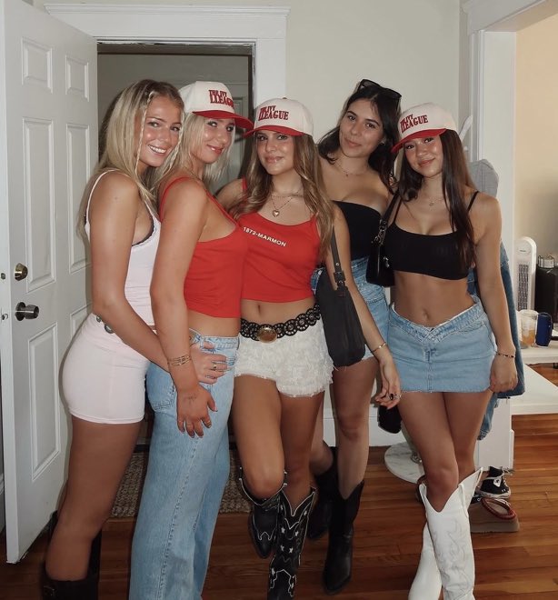 robnfkx's tweet photo. Follower submitted this group pic of IRL sluts and wants you to guess which girl went down on his friend in a bar bathroom. Any guesses? Who would you want? #irl #submission #boots #bop #bops #goon #goonchat #wankchat #cuck https://t.co/90oanmw1l6