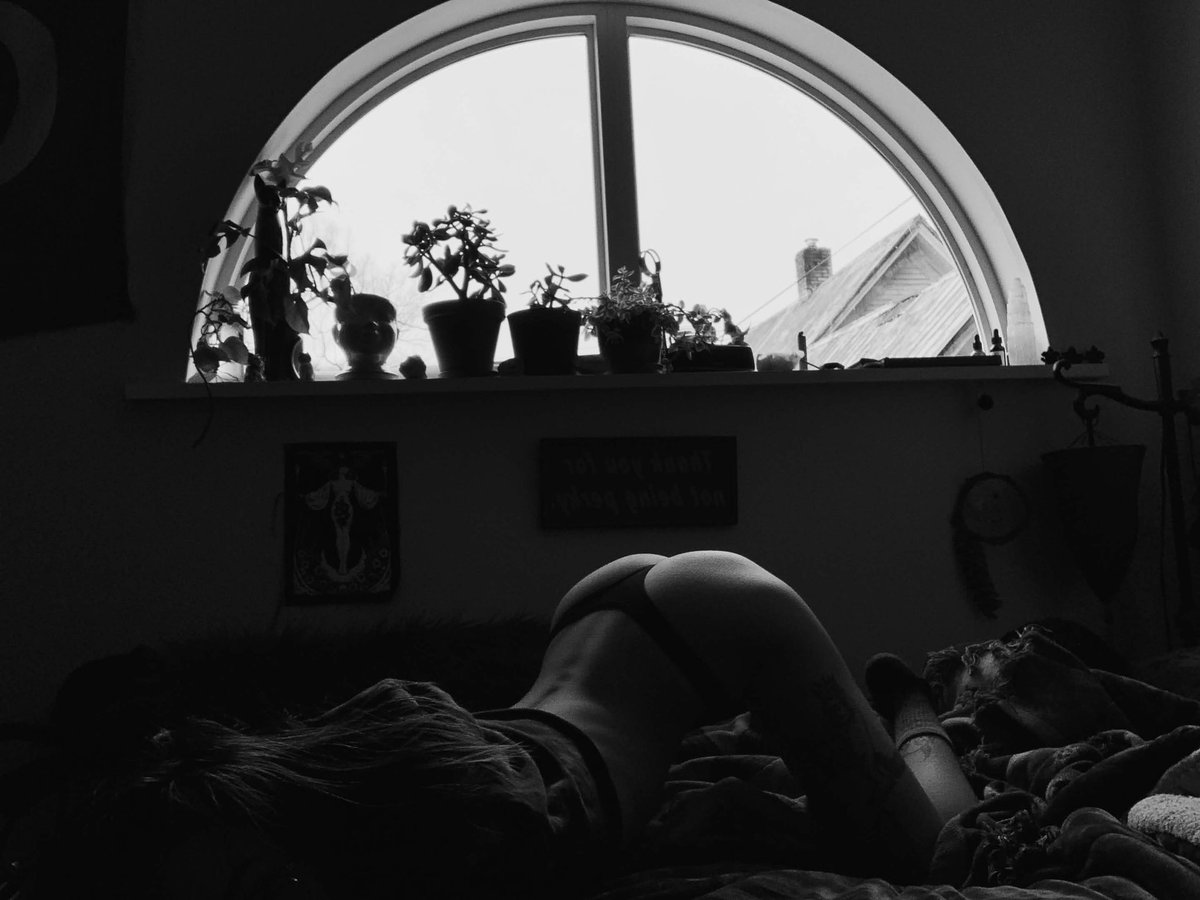 _Basil_baby's tweet photo. New banner pic for all my arch lovers 😈🖤 

What would you do if you saw me like this? https://t.co/HiGIfoQrsM