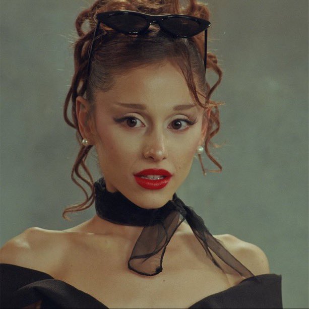 HitsAndCharts's tweet photo. #weloveyouariana debuts at #5 on USA Trending following news that Ariana Grande plans to step back from public visibility. https://t.co/SEp9aT3JiP