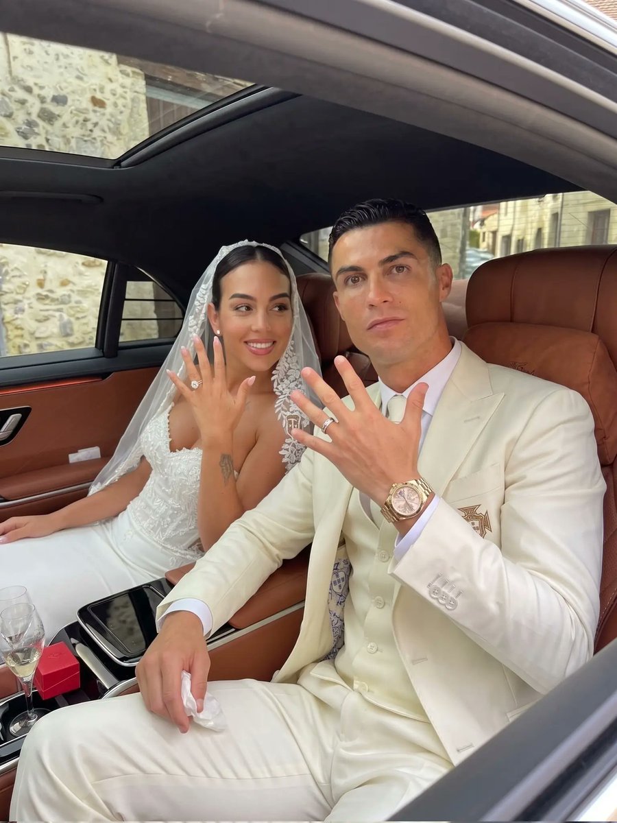 Cisco_Wrld_'s tweet photo. Cristiano Ronaldo and Georgina’s wedding is set for August 8 in Madeira. 💍❤️ https://t.co/Q88HJIZCVQ