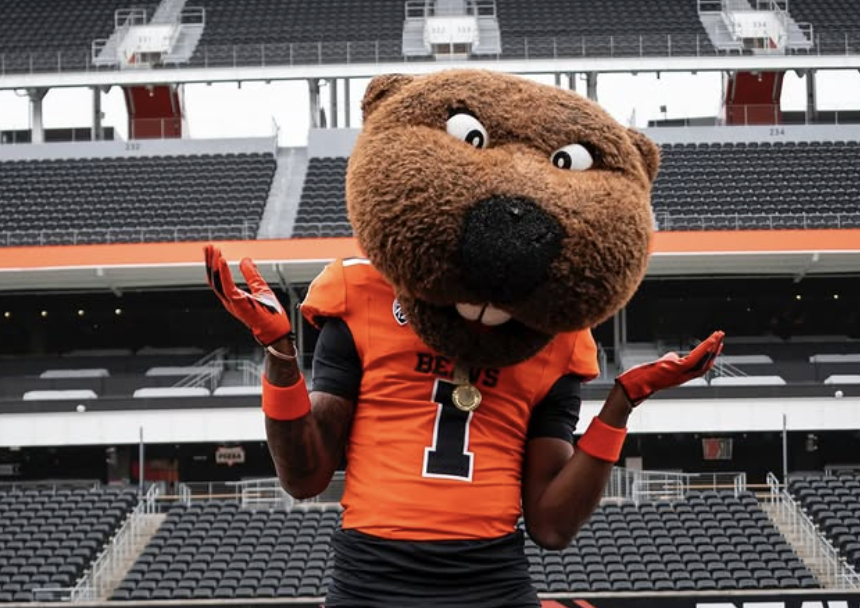 AndrewNemec's tweet photo. Oregon State Beavers raising bar at playmaker under JaMarcus Shephard (@cynai_thomas, @BeenyBoom6) https://t.co/HLtg3CVn8K https://t.co/ipLIG84ic9