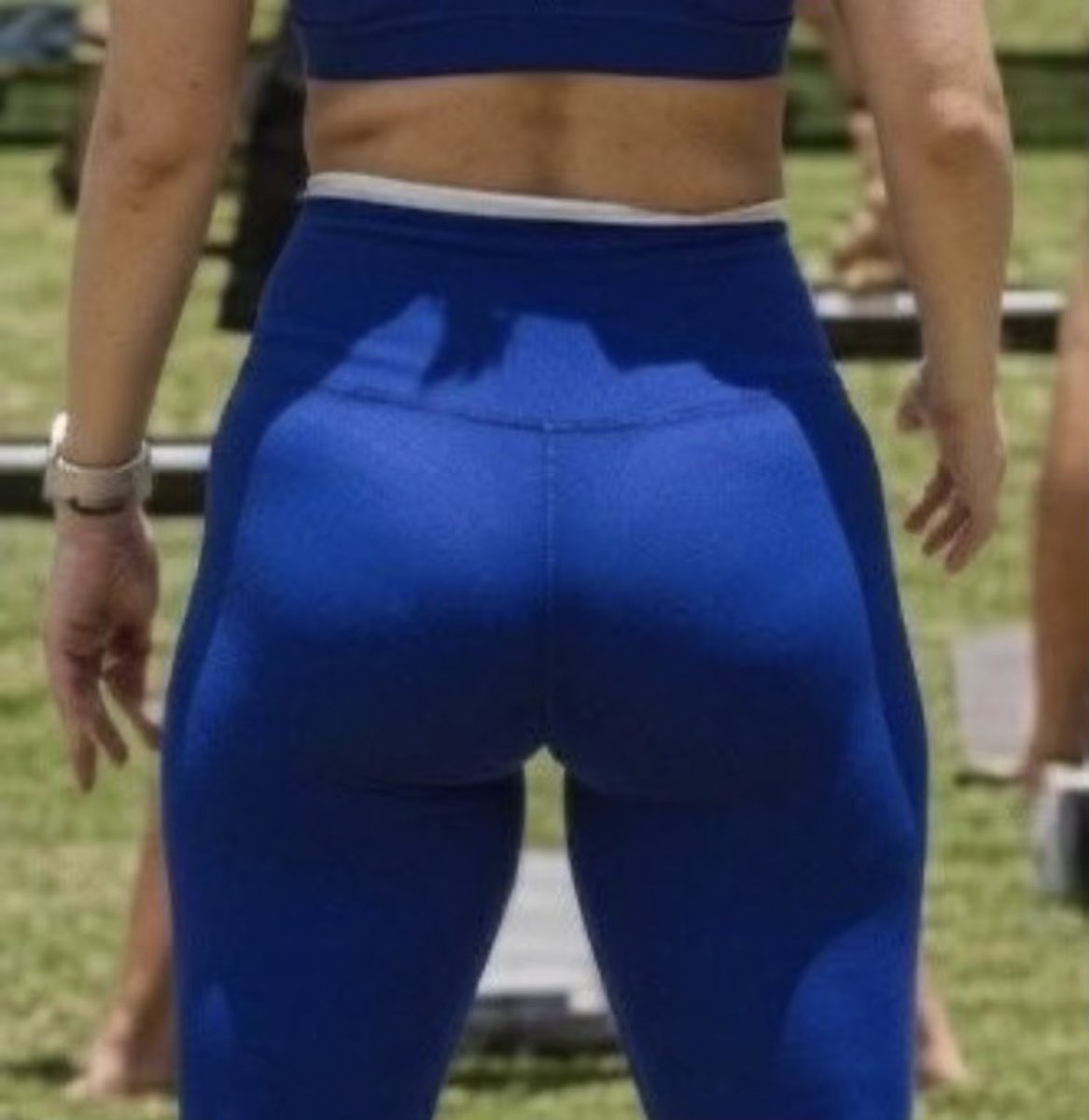 SuperEdge__'s tweet photo. You just love Charli Damelio gaining weight don’t you WEIRDO, Getting thicker and more meaty every week🥵😩 #goon #edge #gooner https://t.co/DFDx66RAf2