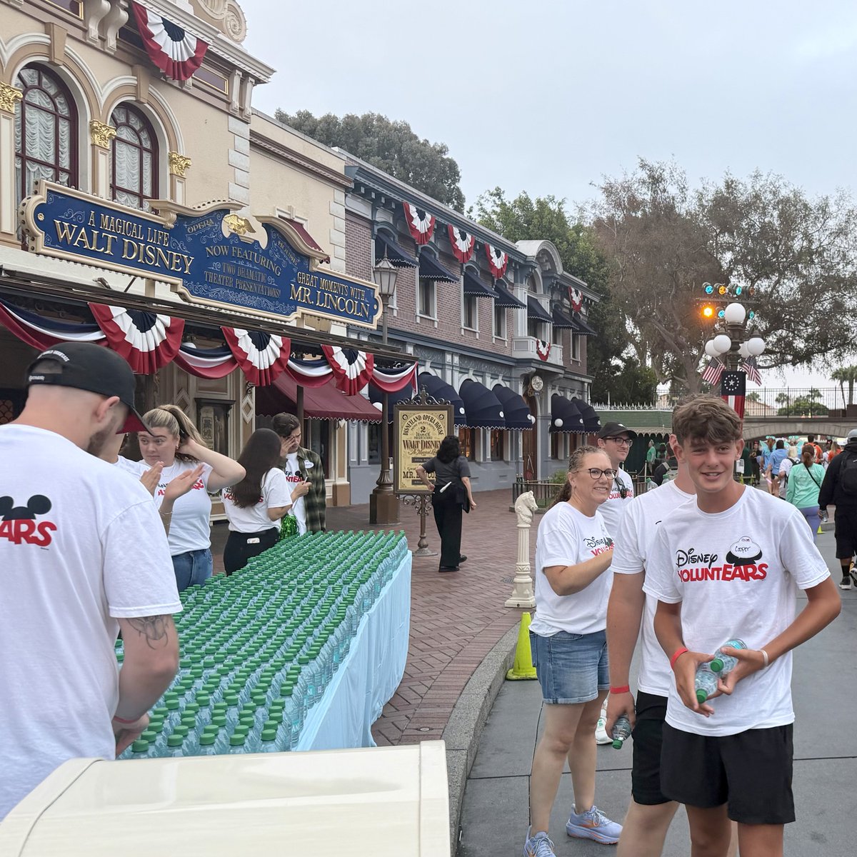 DAPs_Magic's tweet photo. We are at the halfway point for CHOC Walk 2026, which means it’s time for a water break in Town Square.
#CHOCWalk
#dapsmagic https://t.co/kTsKGX1VW2