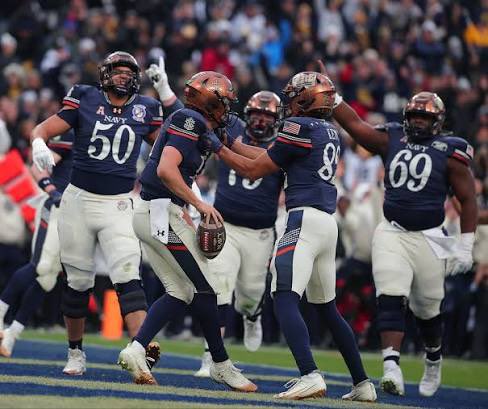 Braylon_Anders0's tweet photo. After a great conversation with @CoachCole828 I am blessed to receive my 2nd d1 scholarship to @NavyFB 

@FBCOACHA @CVjagsfootball @therealbeadle @gridironarizona https://t.co/n7pvsrpmRv