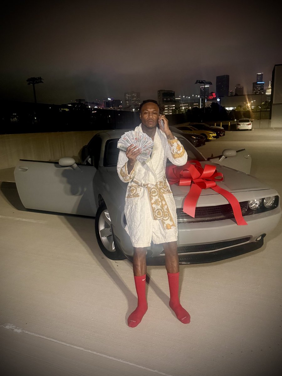 ItsPrinceKarmel's tweet photo. POV: Whip cost a pretty penny 🥵🥵 BUT you can’t ride if you wasn’t there when shyt got ugly😌💯‼️SO LET ME POP MY SHHHHHHYT😈😈😈 https://t.co/c0dQIiidRU