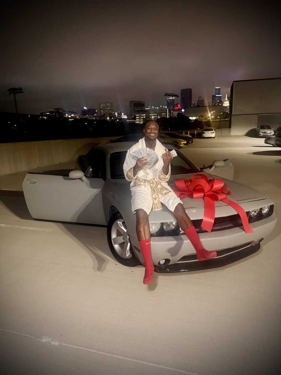 ItsPrinceKarmel's tweet photo. POV: Whip cost a pretty penny 🥵🥵 BUT you can’t ride if you wasn’t there when shyt got ugly😌💯‼️SO LET ME POP MY SHHHHHHYT😈😈😈 https://t.co/c0dQIiidRU