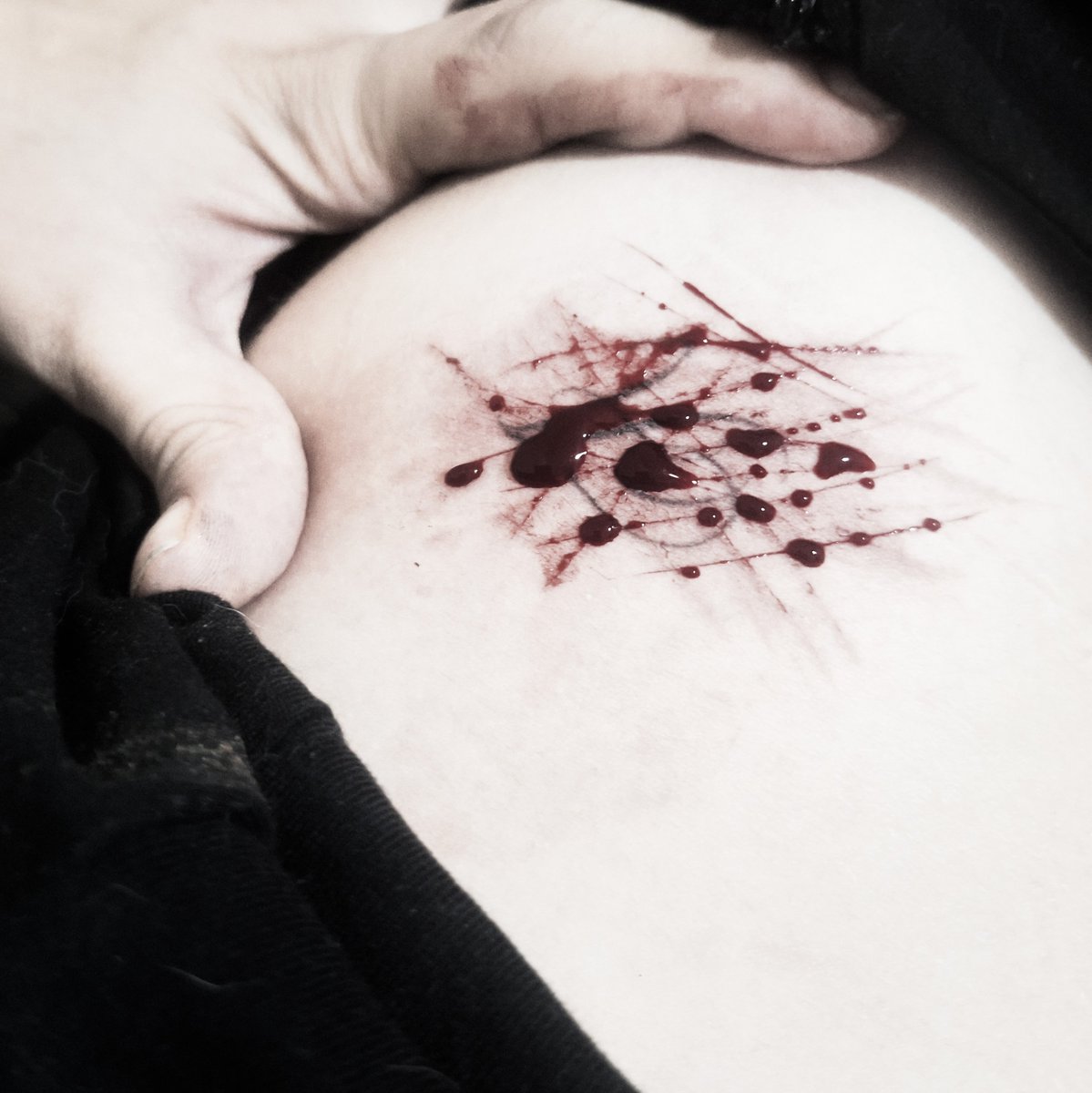 deadlyyui's tweet photo. tw// sh

never had meet u https://t.co/rrKXUxWgb1
