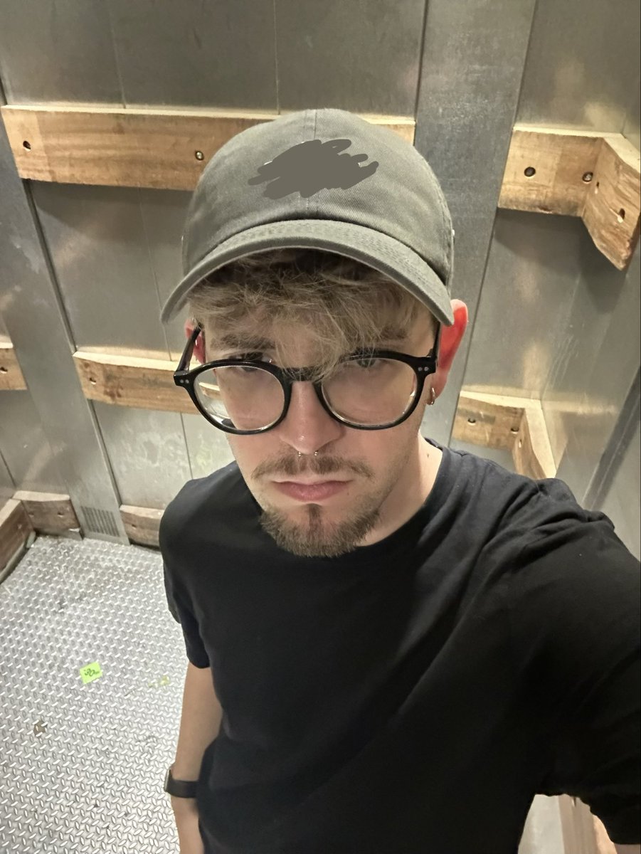 Jxriusxo's tweet photo. Aujourd’hui : mode gay incognito au boulot
#LGBTQIASunlightOfAugust https://t.co/5aawDKv6bV