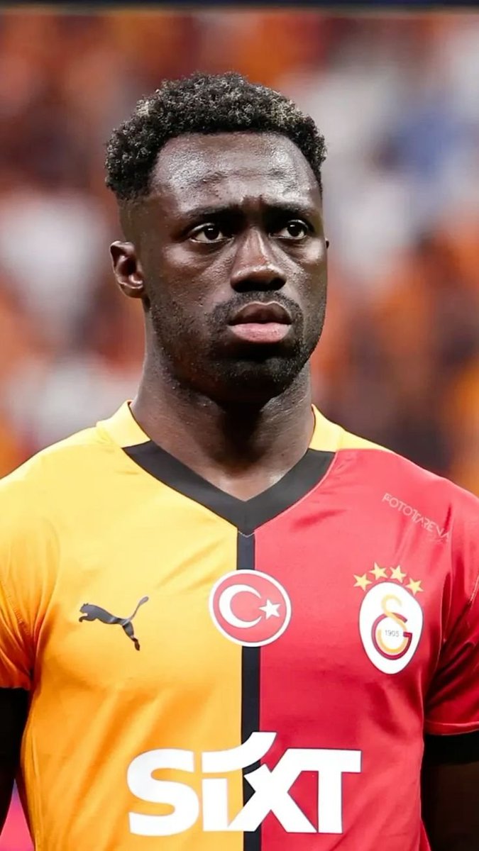 dj196dokuz's tweet photo. Herkesi satın bu adamı satmayın..O defansın bel kemiği..#Elpatron https://t.co/sHJXxZPdNh