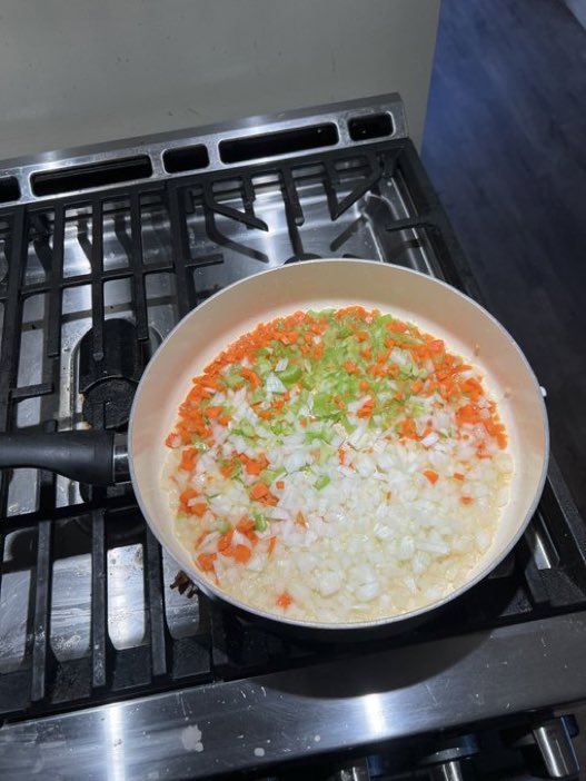 ADEMOLAkpzg's tweet photo. Cooking https://t.co/AJvGfPtcZK