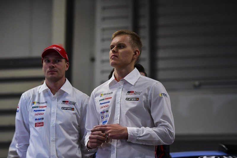 TanakistaRSG's tweet photo. Ogier en problemas conyugales...

Solo hay una opción https://t.co/QvNWDcNGiv