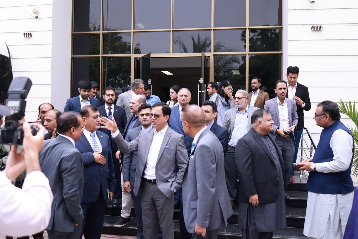 PIDC_Official's tweet photo. A US business delegation visited PIDC's Bin Qasim &amp; Karachi Industrial Parks. Coordinated by SIFC, CEO Rizwan Bhatti, under the directions of SAPM Haroon Akhtar, briefed delegates on investment opportunities. The delegation showed keen interest in the projects.

#Pakistan #PIDC https://t.co/aKp0mo4Pmx
