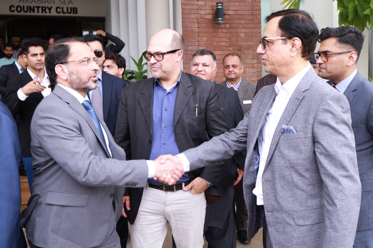 PIDC_Official's tweet photo. A US business delegation visited PIDC's Bin Qasim &amp; Karachi Industrial Parks. Coordinated by SIFC, CEO Rizwan Bhatti, under the directions of SAPM Haroon Akhtar, briefed delegates on investment opportunities. The delegation showed keen interest in the projects.

#Pakistan #PIDC https://t.co/aKp0mo4Pmx