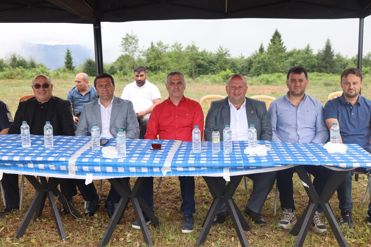 yomragovtr's tweet photo. Kaymakamımız Sayın Oğuzhan Ocak, Ocak Köyü Sosyal Yardımlaşma ve Dayanışma Derneği ile Mahalle Muhtarlığı tarafından düzenlenen 2. Kitova Şenliği programına katıldı. https://t.co/Hy99SzBOci