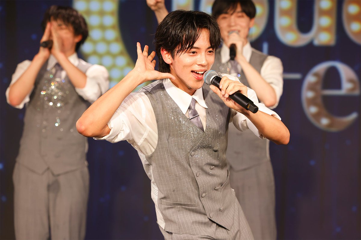 modelpress's tweet photo. 秋元康氏プロデュースグループ・Cloud ten
専用シアターで初日公演開催🎤

今後の目標も宣言✨️
「30人全員で東京ドームに立つこと」

ソロ曲担当・碩大翔
センター務めた望月清秀へのインタビューも
https://t.co/dKWejbDGEf https://t.co/y4c026VQ5K